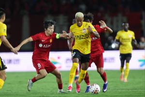两连平！西海岸0-0闷平铜梁龙 送对手联赛7轮不胜 阿齐兹破门被吹