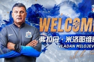 记者：申花本轮仍由中方教练组指挥，米洛耶维奇团队在包厢观战