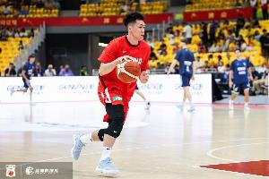 外线哑火！庞峥麟7中2拿到4分4板4助&4失误 三分5中0