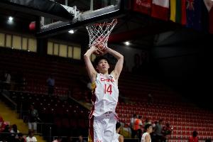 媒体人：上赛季效力福建男篮的年轻内线刘李目前正在广东男篮试训