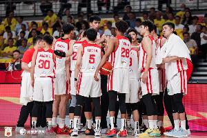 媒体人：没想到男篮备战这么久是这状态 建议精简为7-8人轮换